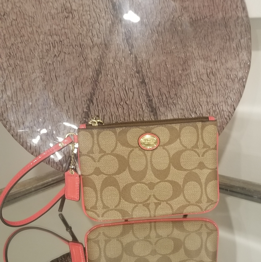 COACH Peyton Small Wristlet in Khaki & Orange.   NEW